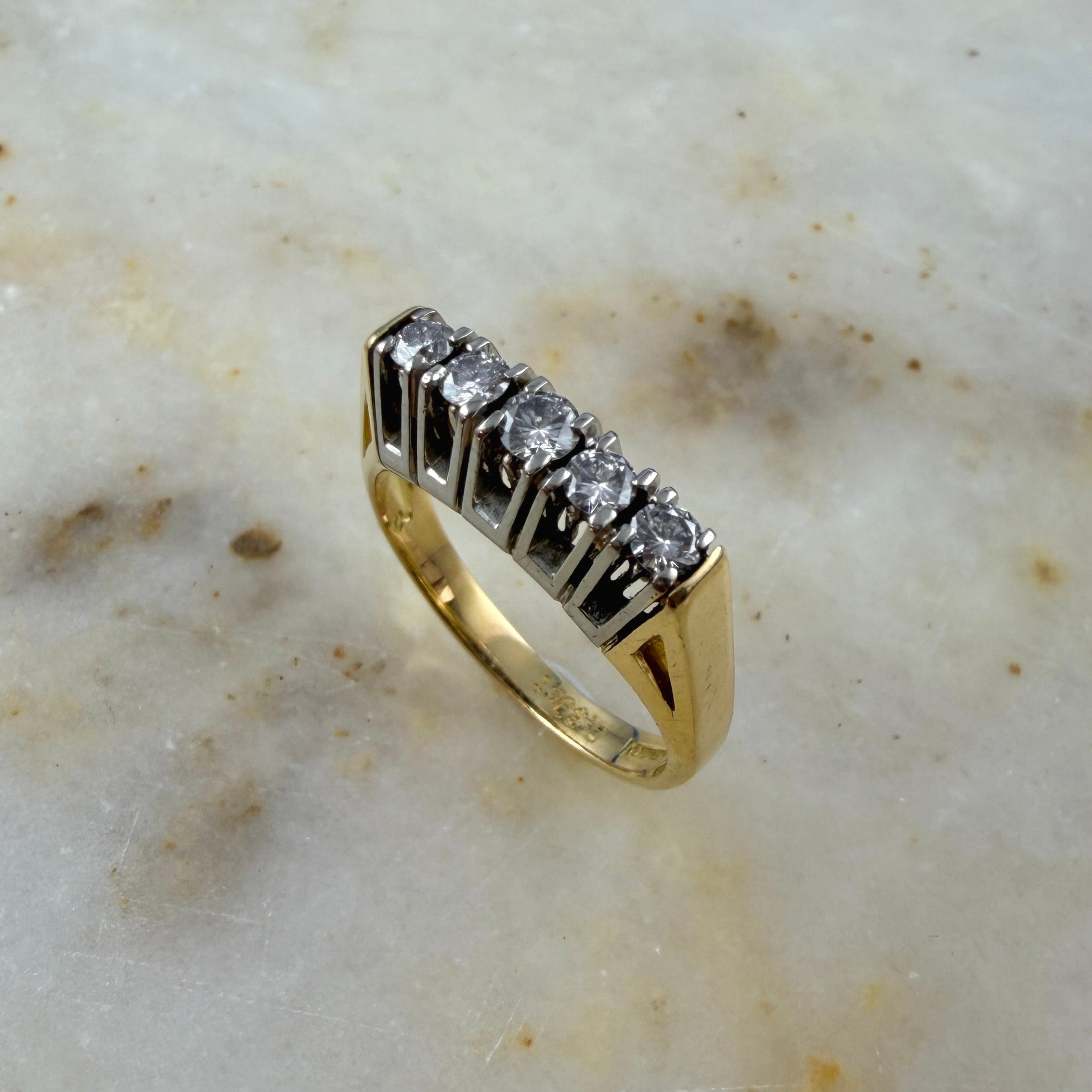 Ring 475905